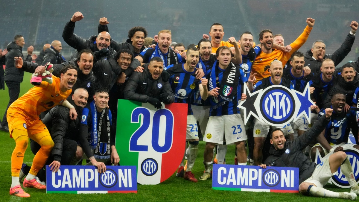 Đánh bại AC Milan, Inter Milan vô địch Serie A sớm 5 vòng đấu